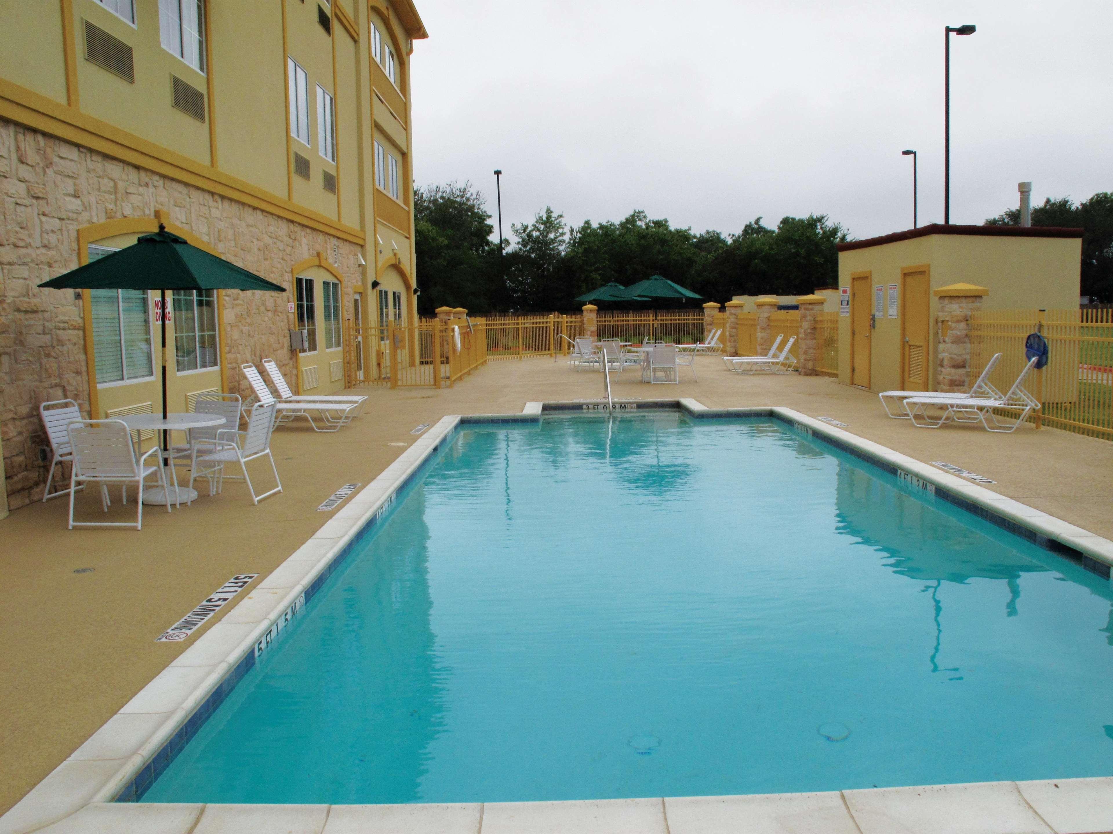 La Quinta By Wyndham Ennis Hotel Kültér fotó